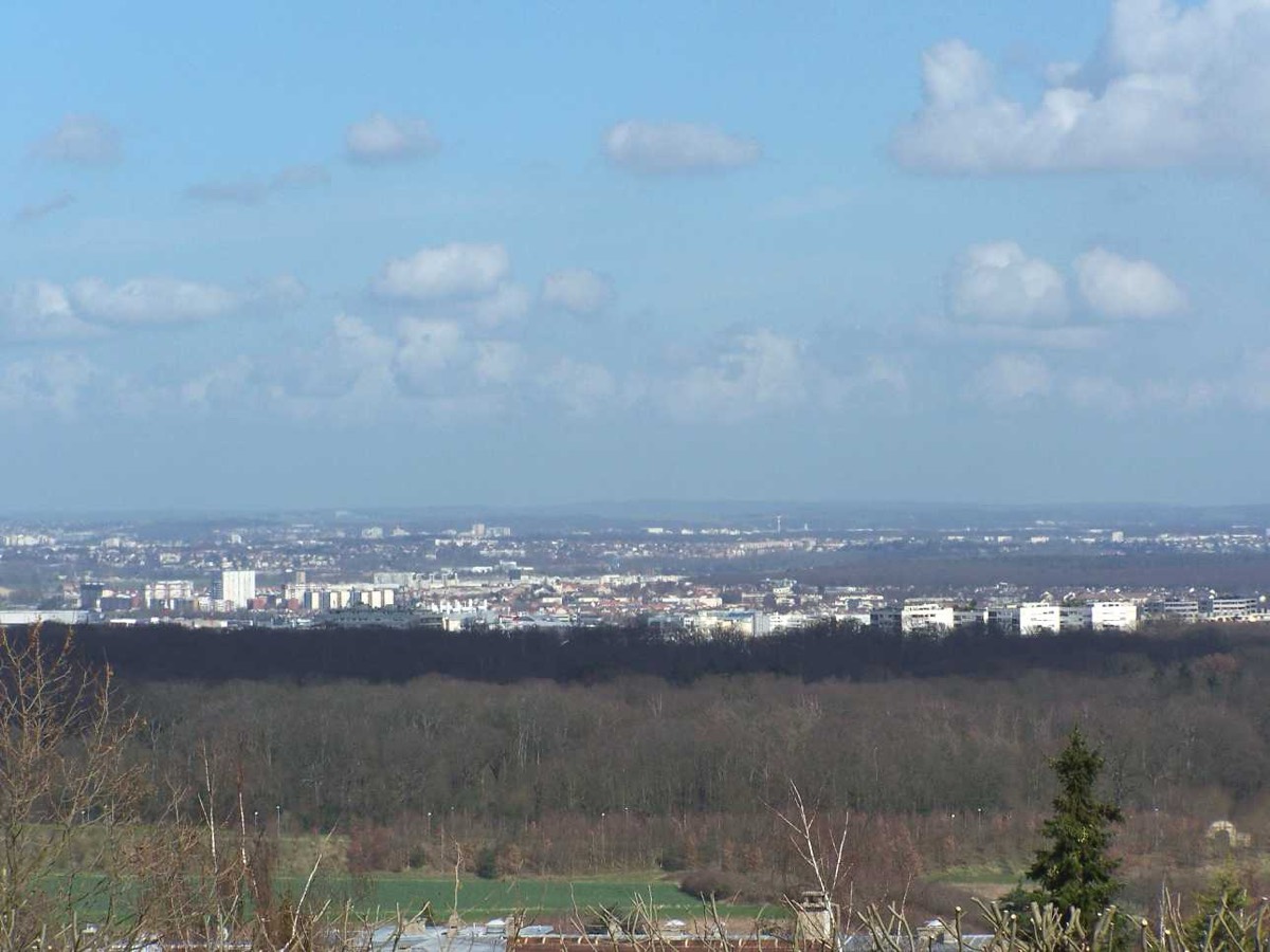 Large sight of Achères (Yvelines, France) from the heights of Chambourcy